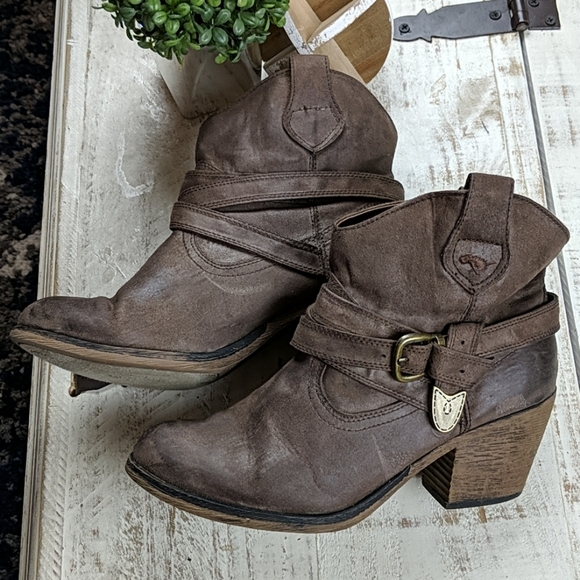 Rocketdog satire block heel booties. - Picture 3 of 5